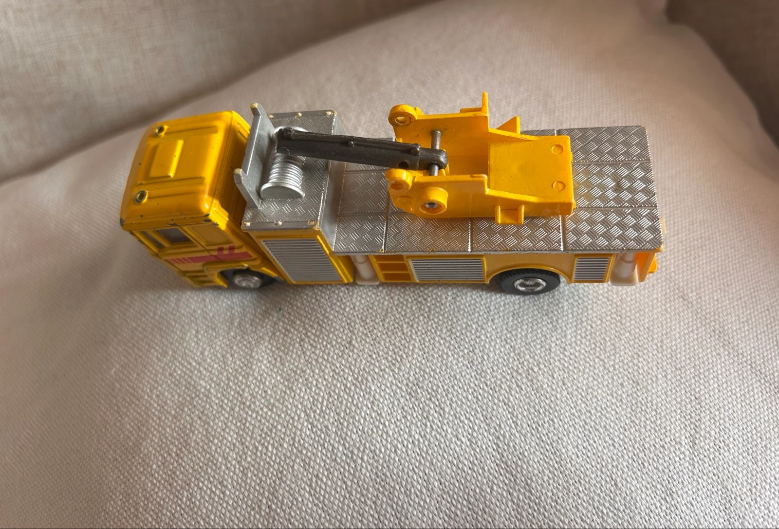 Yellow Miniature MAN Truck – photo 6